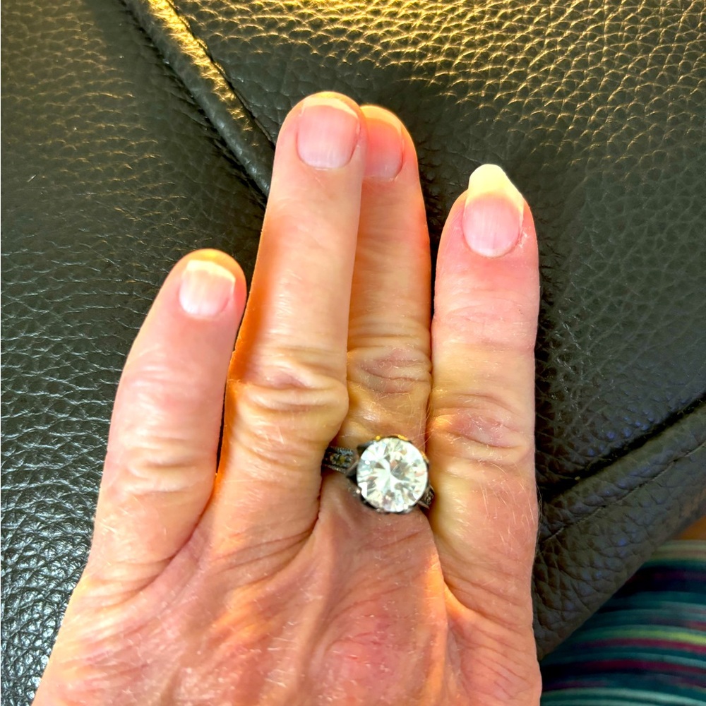 Vintage ring marked “sterling”. Needs polished. Size around 7.5. Very unique!